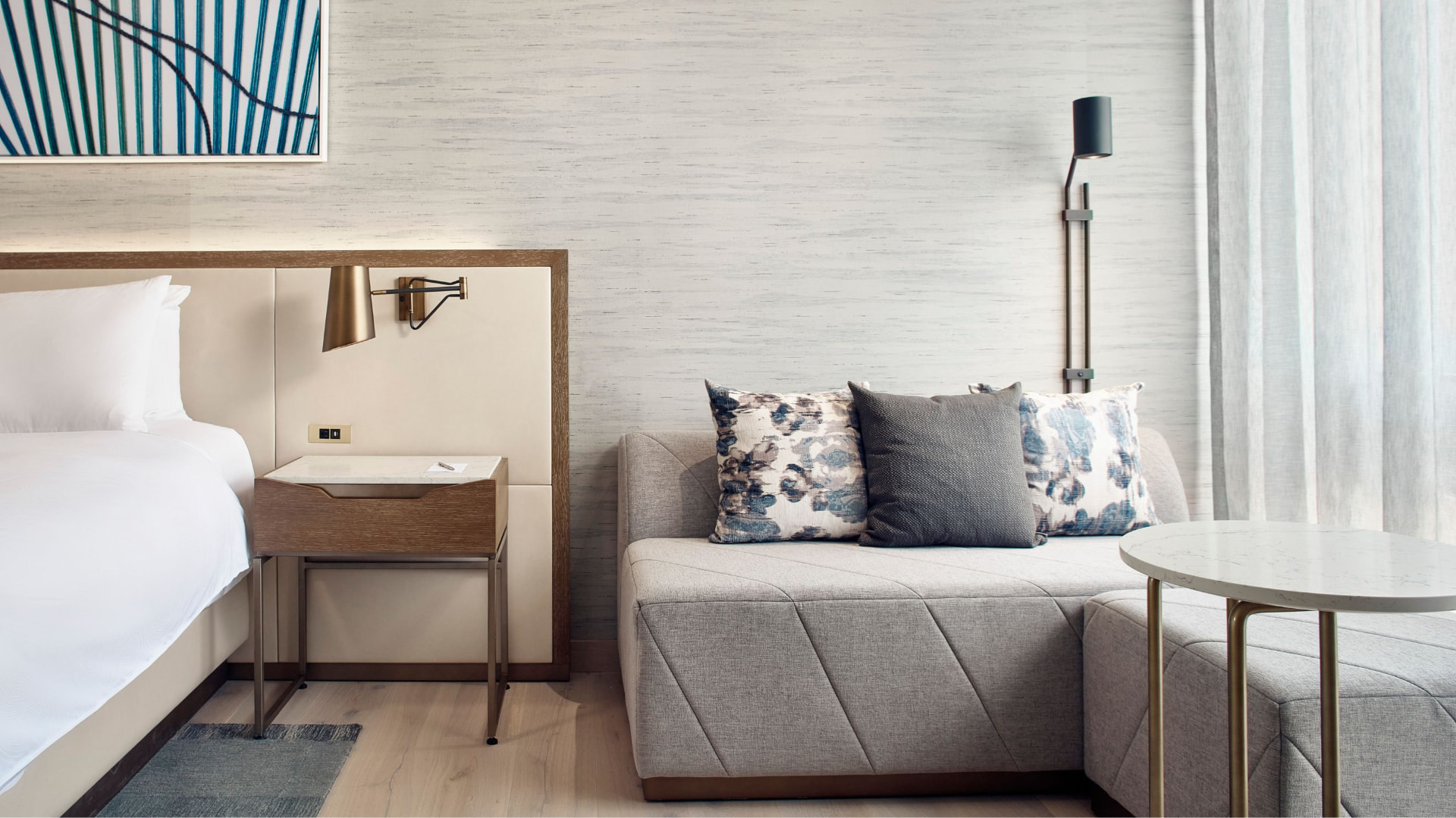 King guest room seating